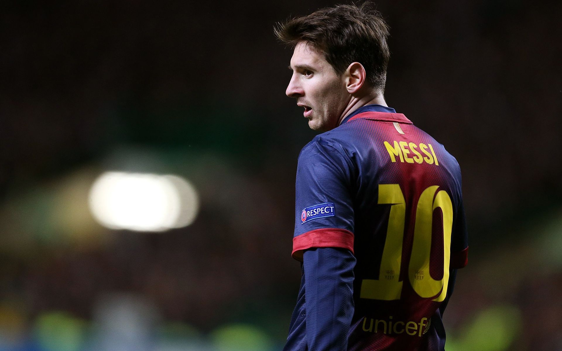 杰伦布朗24中6，普理查德21+6+5西蒙斯替补27分，绿军大胜公牛