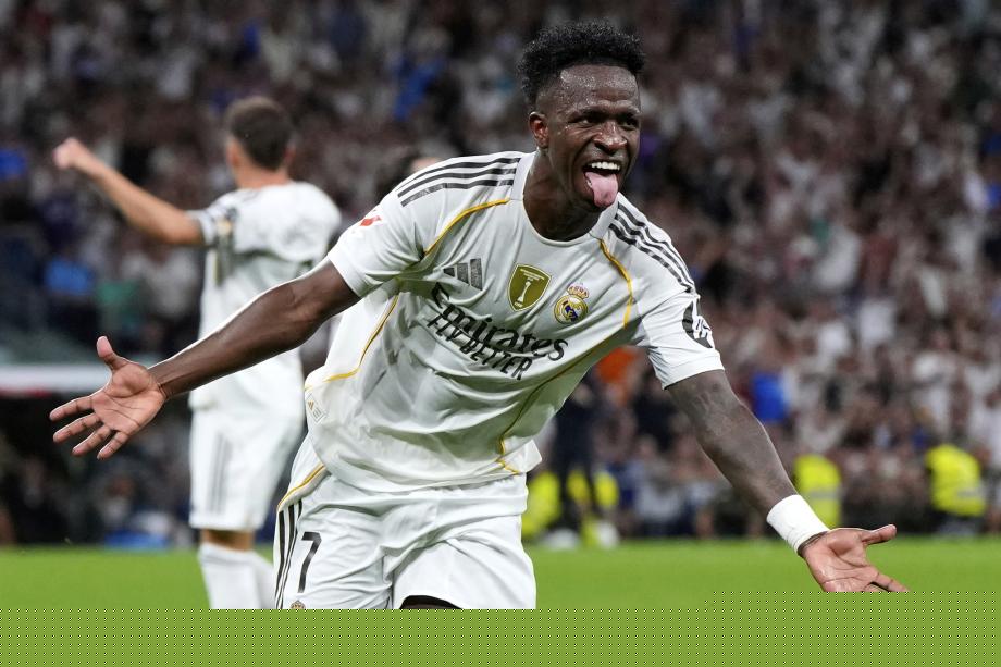 爆了！詹皇暂停斜眼瞪队友，这表情连东契奇都顶不住，何况是顿宝呢？